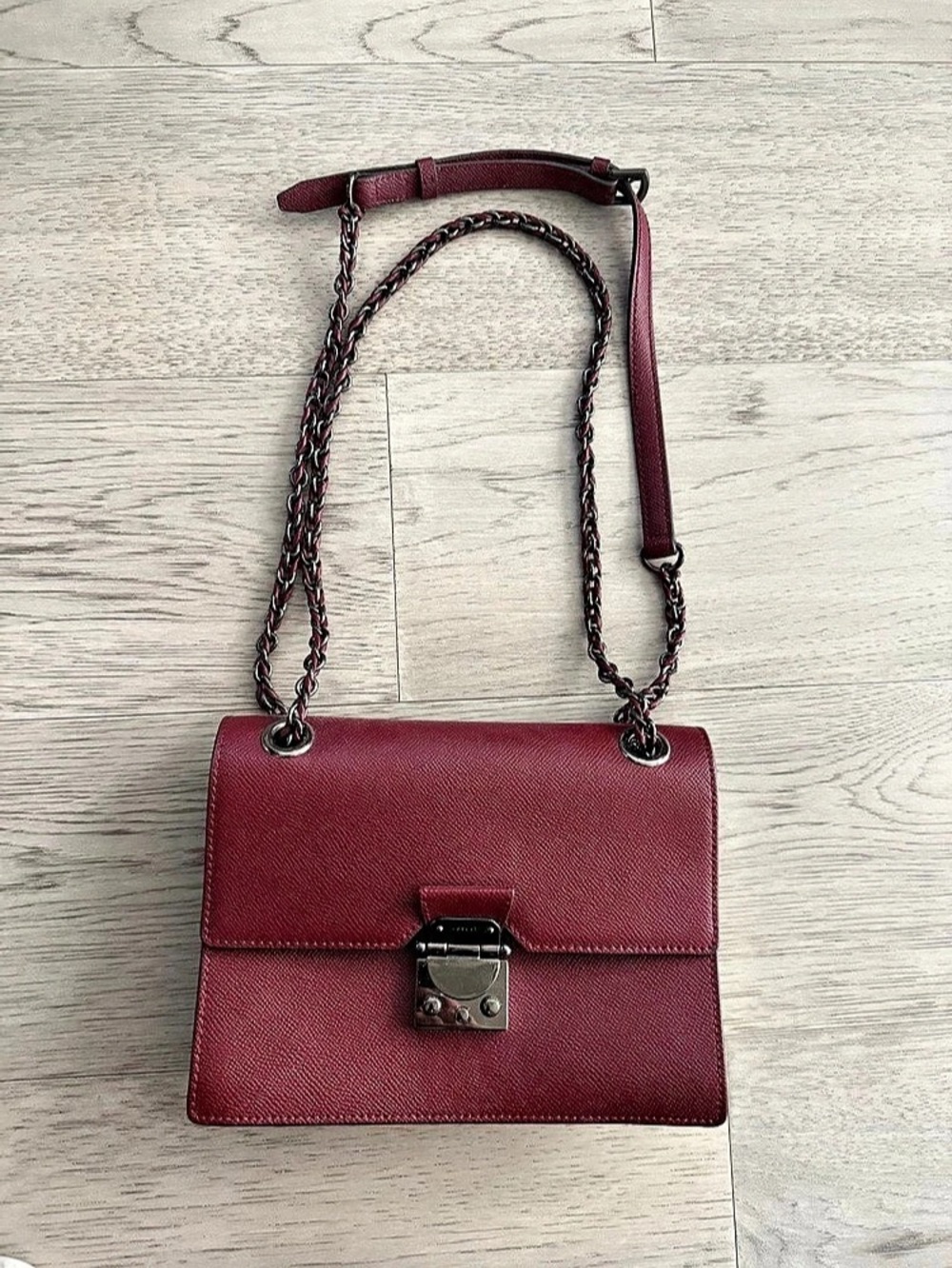 Burgundy Chain Strap Shoulder Bag
